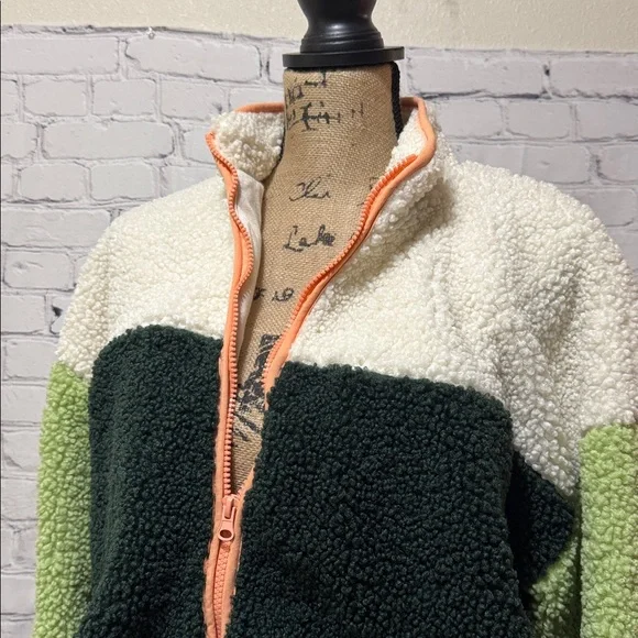 Wild Fable oversized cropped Colorblock Sherpa Jacket with Zipper & pockets - Picture 6 of 9